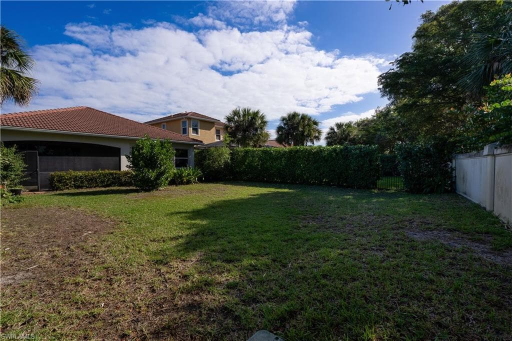13484 Cambridge Ln, Naples, FL 34109-17