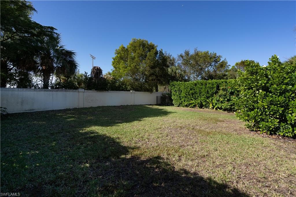 13484 Cambridge Ln, Naples, FL 34109-18