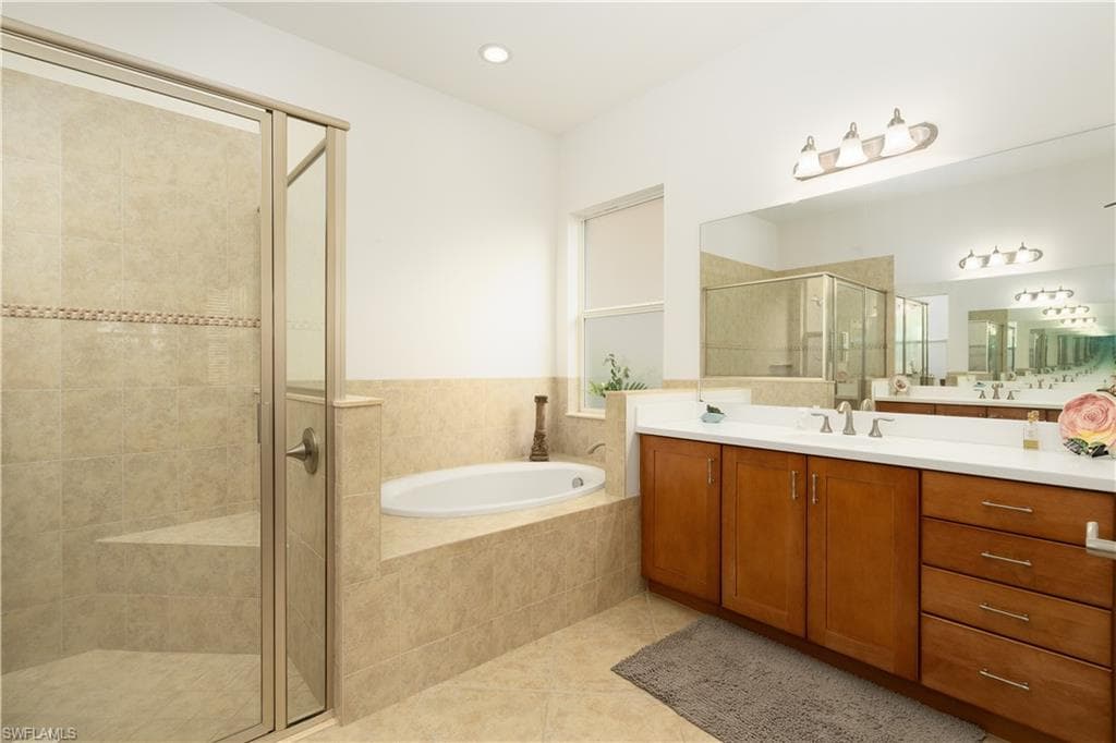 13484 Cambridge Ln, Naples, FL 34109-21
