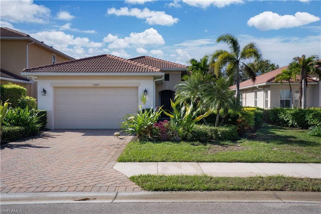 13484 Cambridge Ln, Naples, FL 34109-1