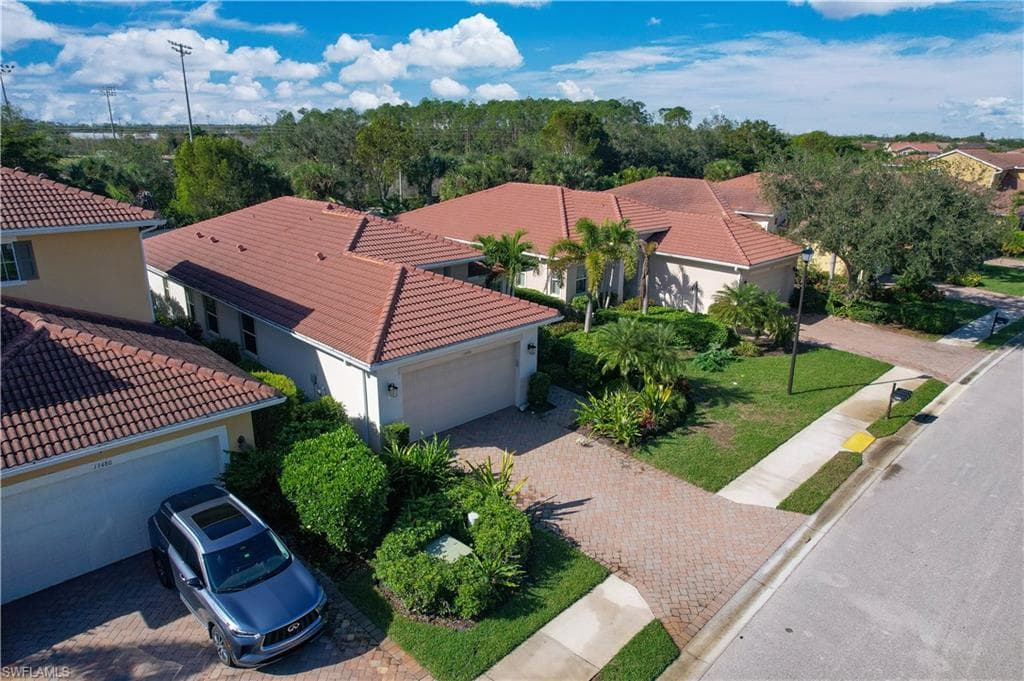 13484 Cambridge Ln, Naples, FL 34109-2