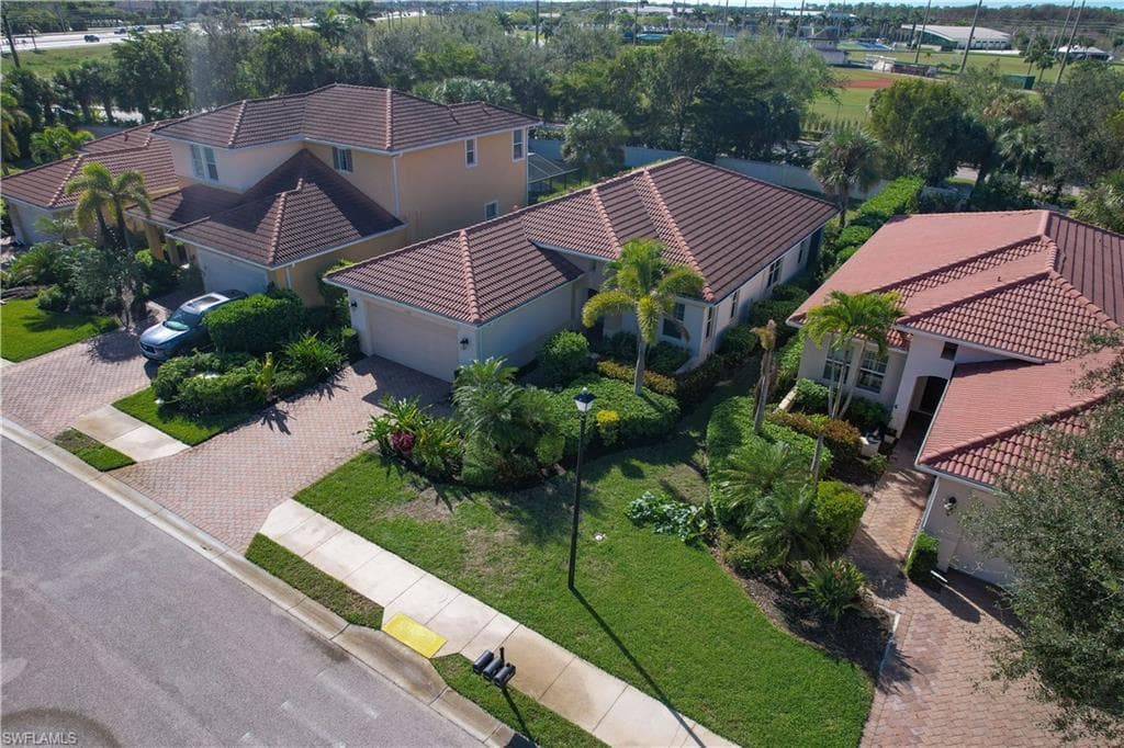 13484 Cambridge Ln, Naples, FL 34109-3