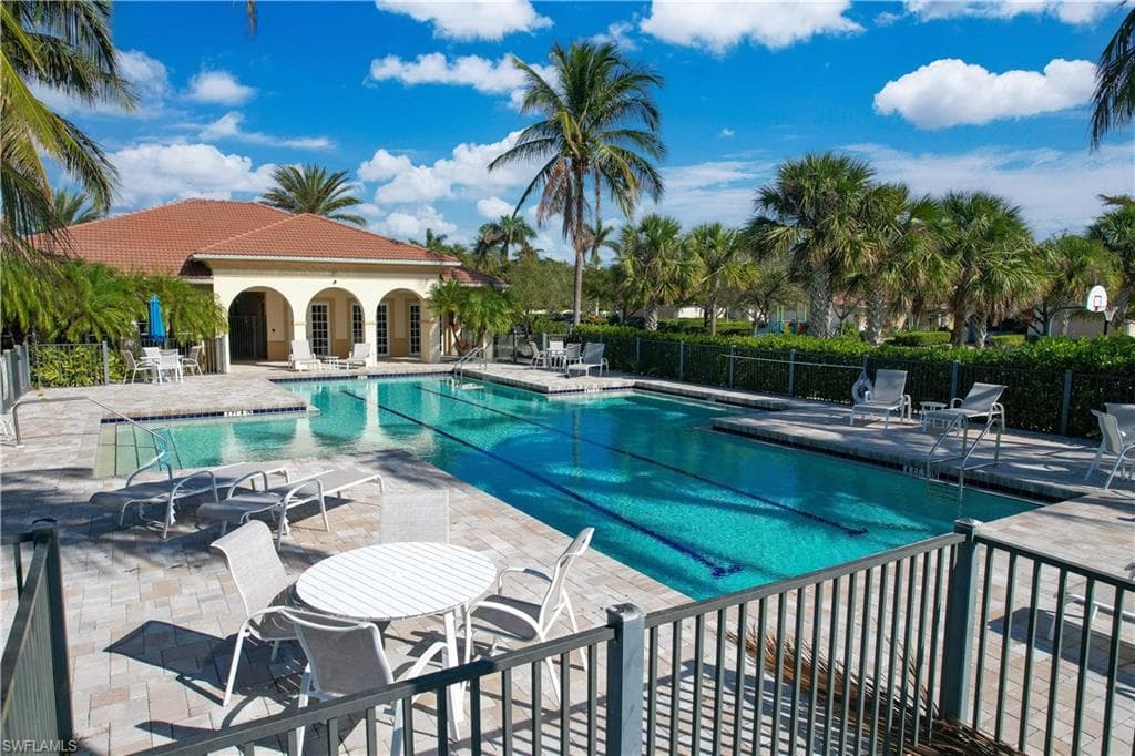13484 Cambridge Ln, Naples, FL 34109-4