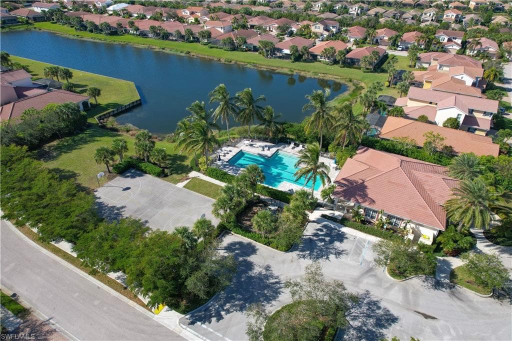 13484 Cambridge Ln, Naples, FL 34109-5