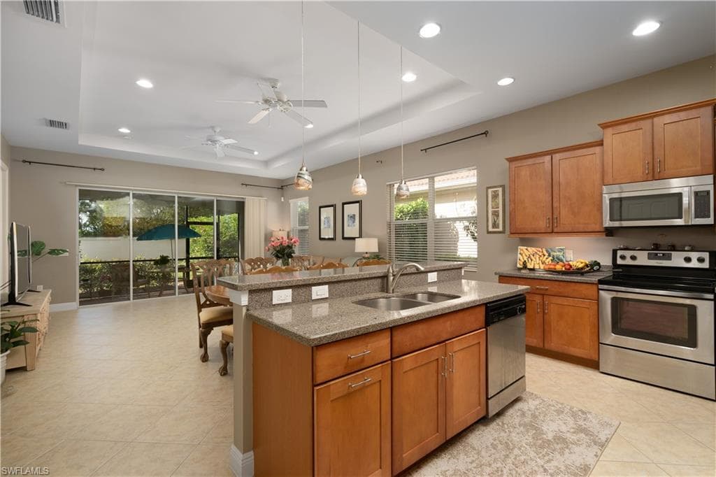 13484 Cambridge Ln, Naples, FL 34109-7