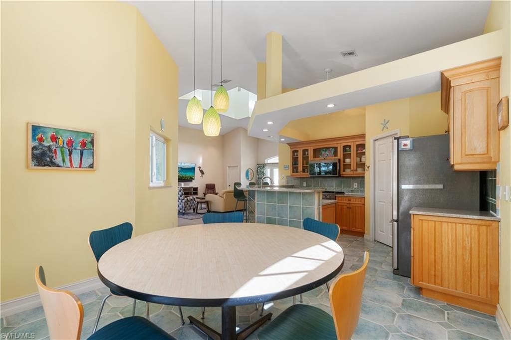 27130 Flamingo Dr, Bonita Springs, FL 34135-8