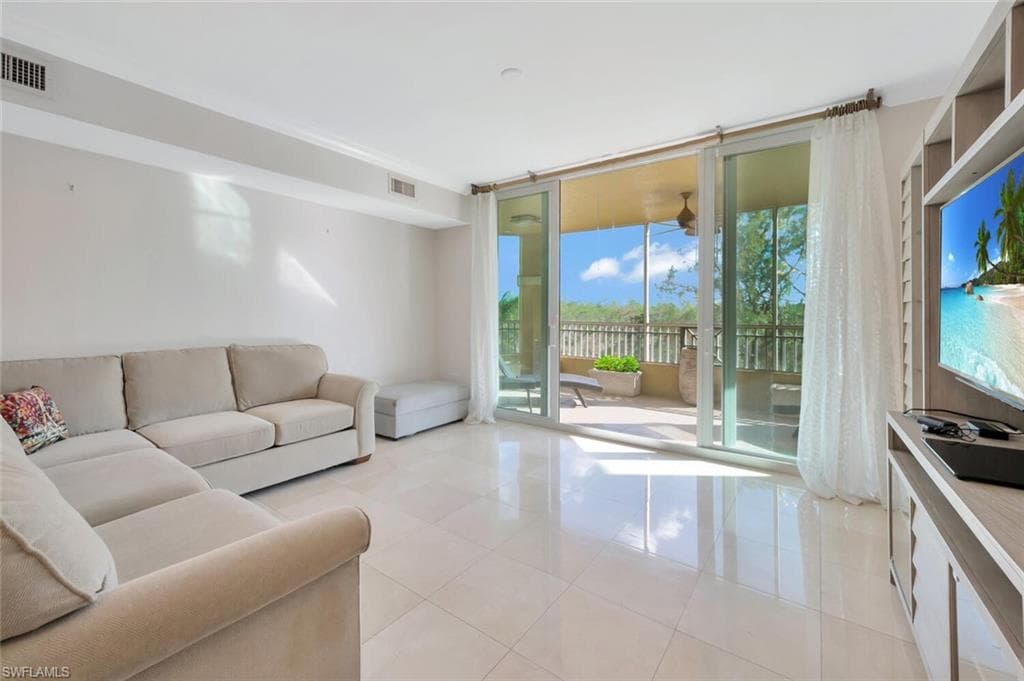 2738 Tiburon Blvd E B-303, Naples, FL 34109-10