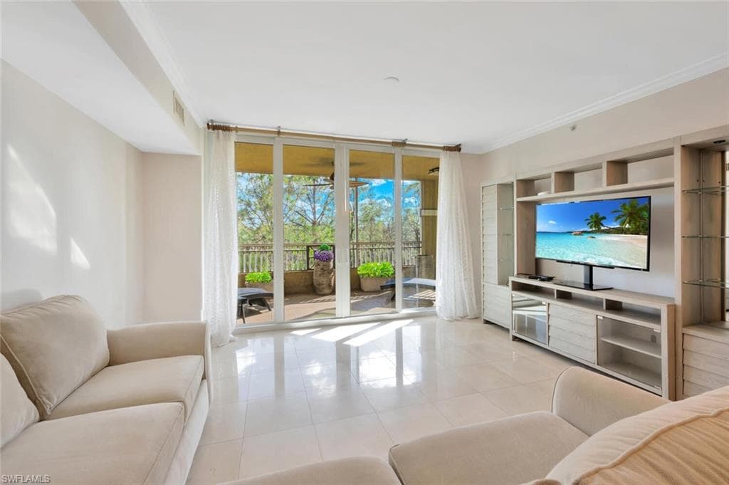 2738 Tiburon Blvd E B-303, Naples, FL 34109-11
