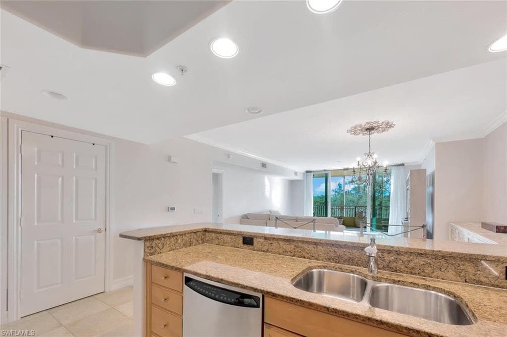 2738 Tiburon Blvd E B-303, Naples, FL 34109-17