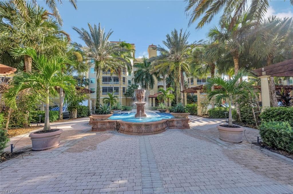 2738 Tiburon Blvd E B-303, Naples, FL 34109-32