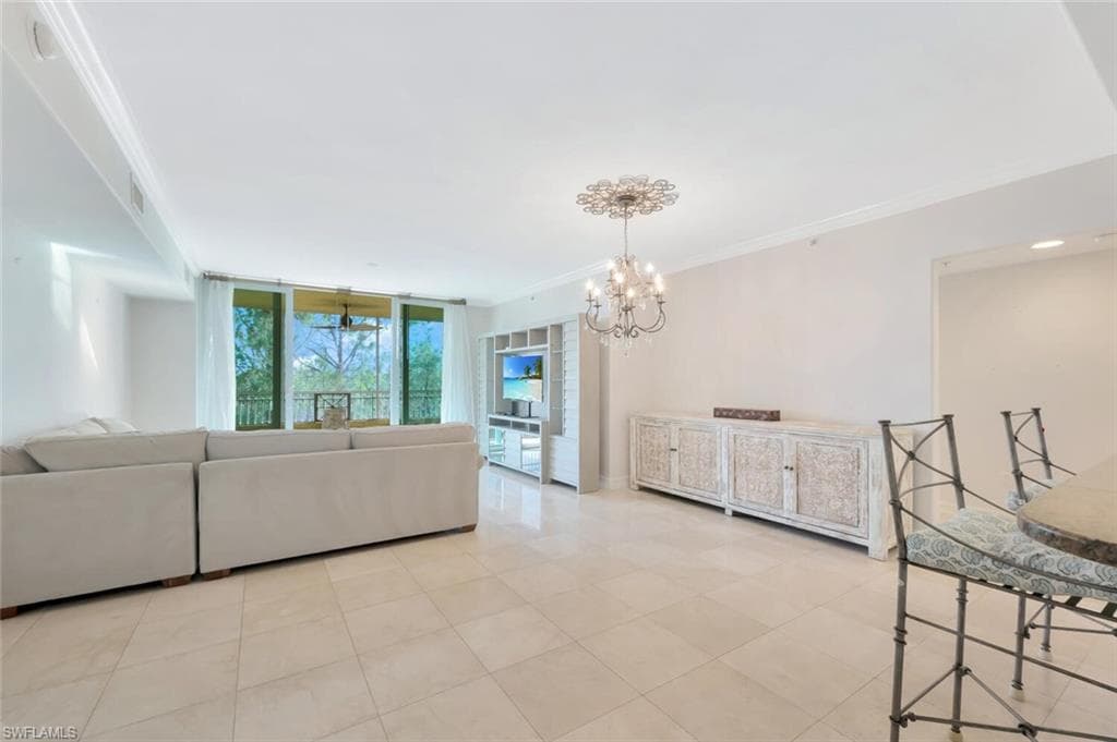 2738 Tiburon Blvd E B-303, Naples, FL 34109-6