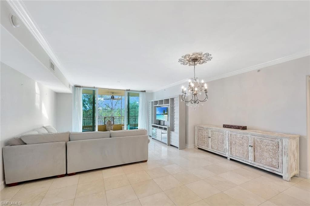 2738 Tiburon Blvd E B-303, Naples, FL 34109-7
