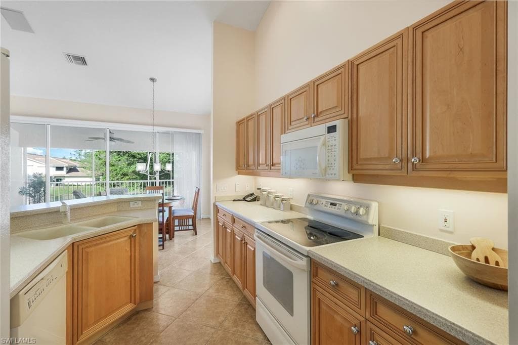 5645 Northboro Dr 202, Naples, FL 34110-10