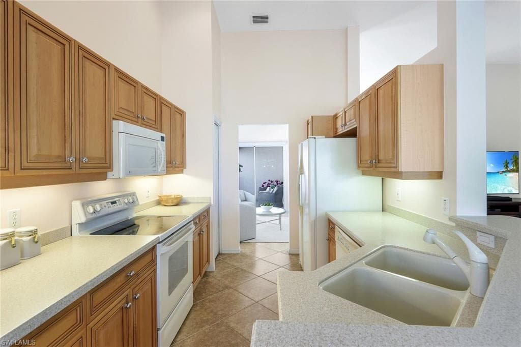 5645 Northboro Dr 202, Naples, FL 34110-11