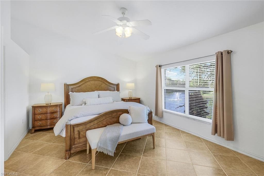 5645 Northboro Dr 202, Naples, FL 34110-17