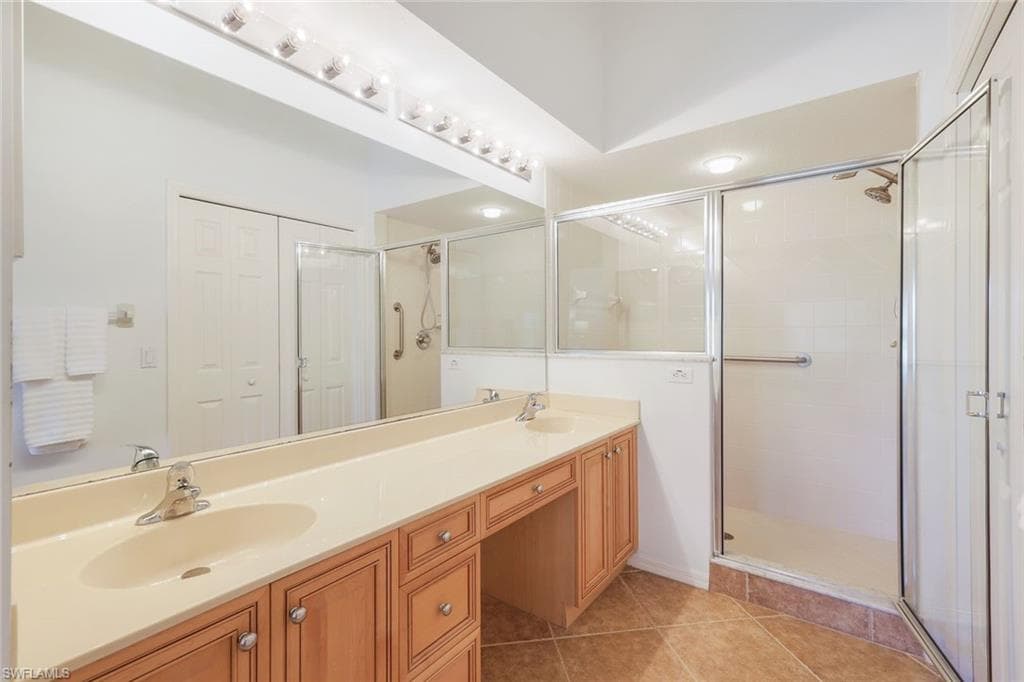 5645 Northboro Dr 202, Naples, FL 34110-19