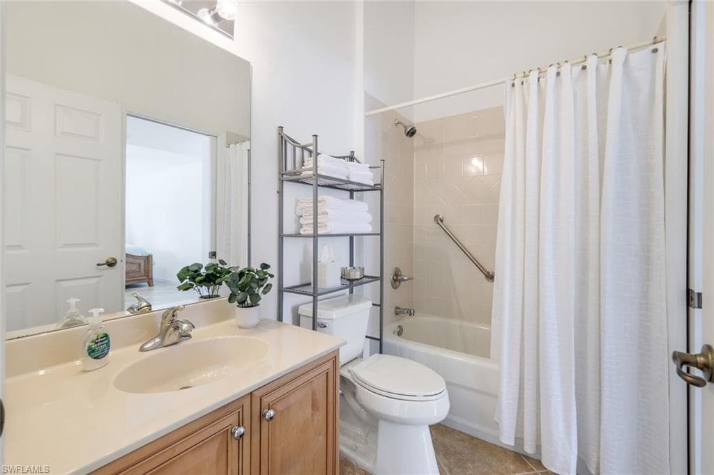 5645 Northboro Dr 202, Naples, FL 34110-24