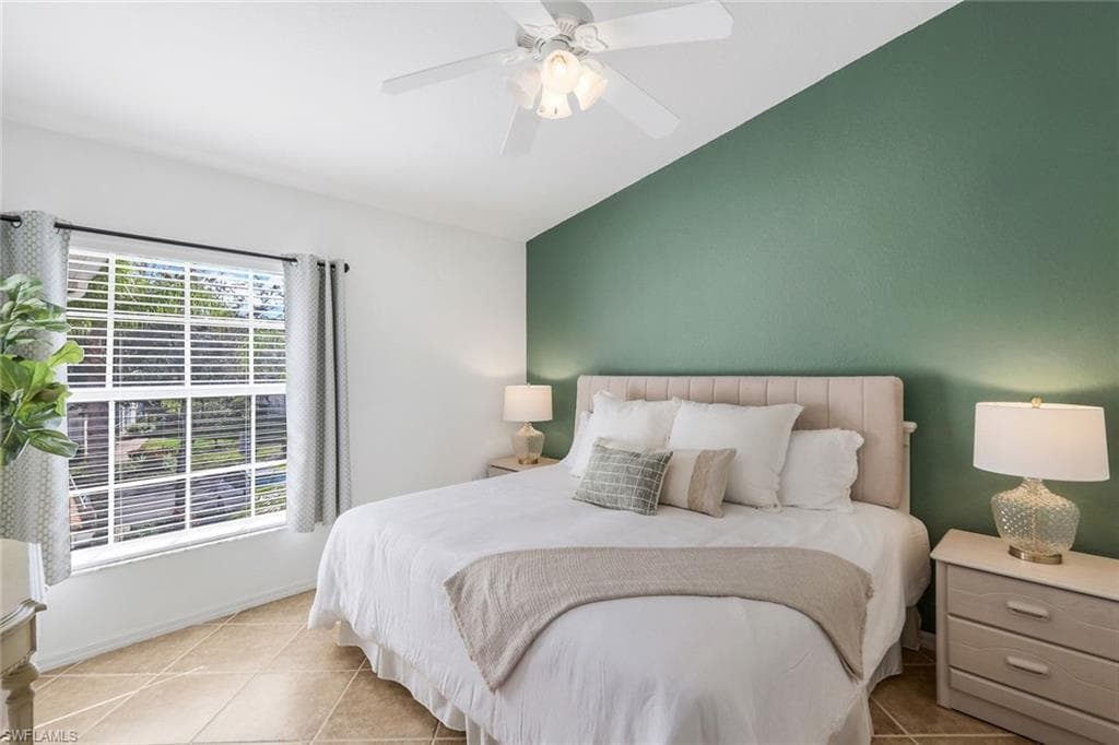 5645 Northboro Dr 202, Naples, FL 34110-25