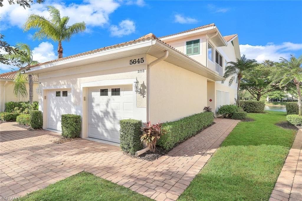 5645 Northboro Dr 202, Naples, FL 34110-2