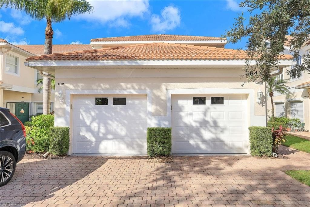 5645 Northboro Dr 202, Naples, FL 34110-29