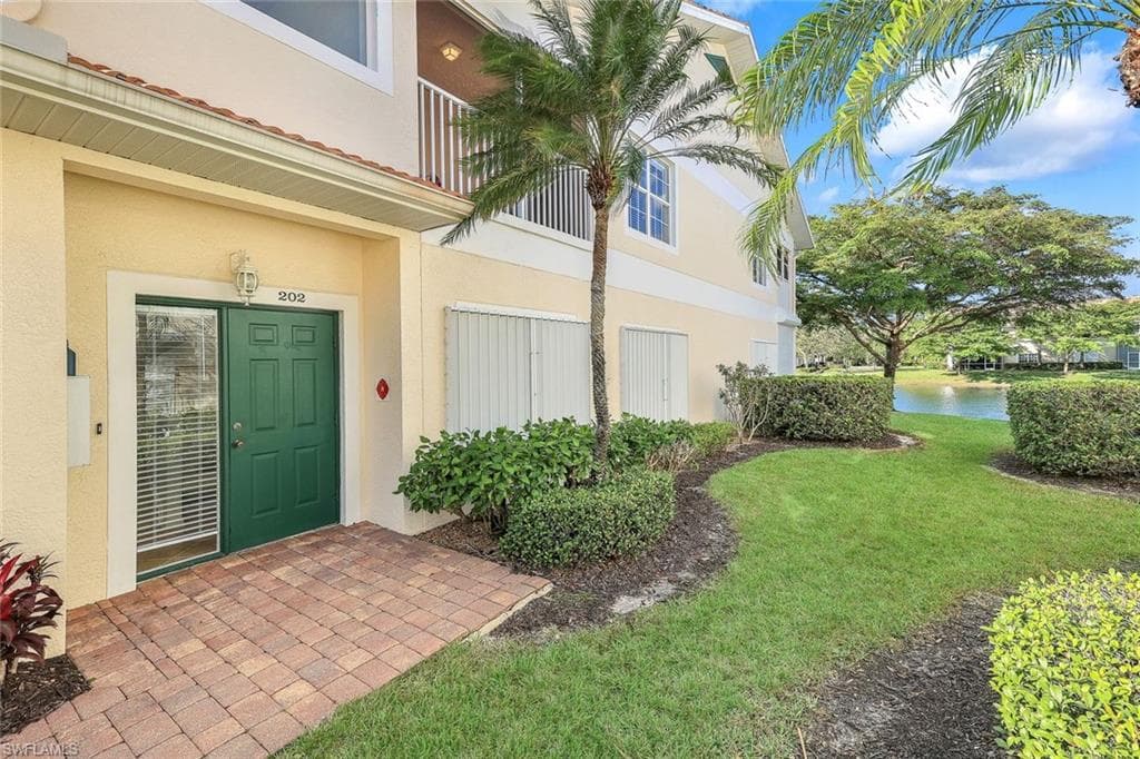 5645 Northboro Dr 202, Naples, FL 34110-3