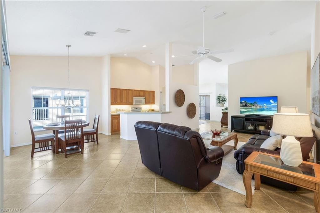 5645 Northboro Dr 202, Naples, FL 34110-8