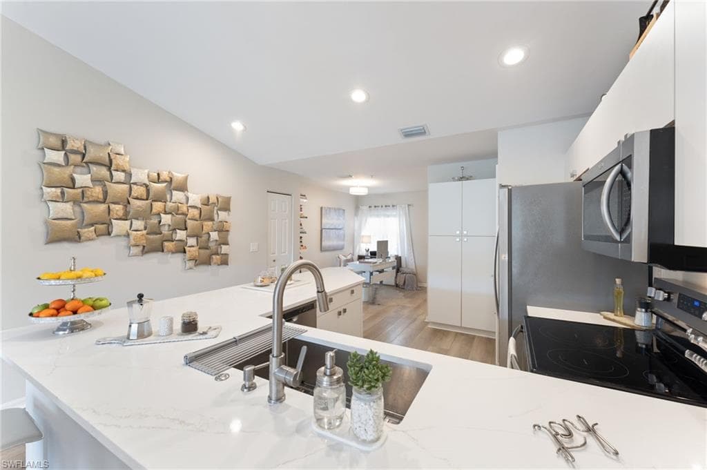 5045 Cedar Springs Dr 203, Naples, FL 34110-10