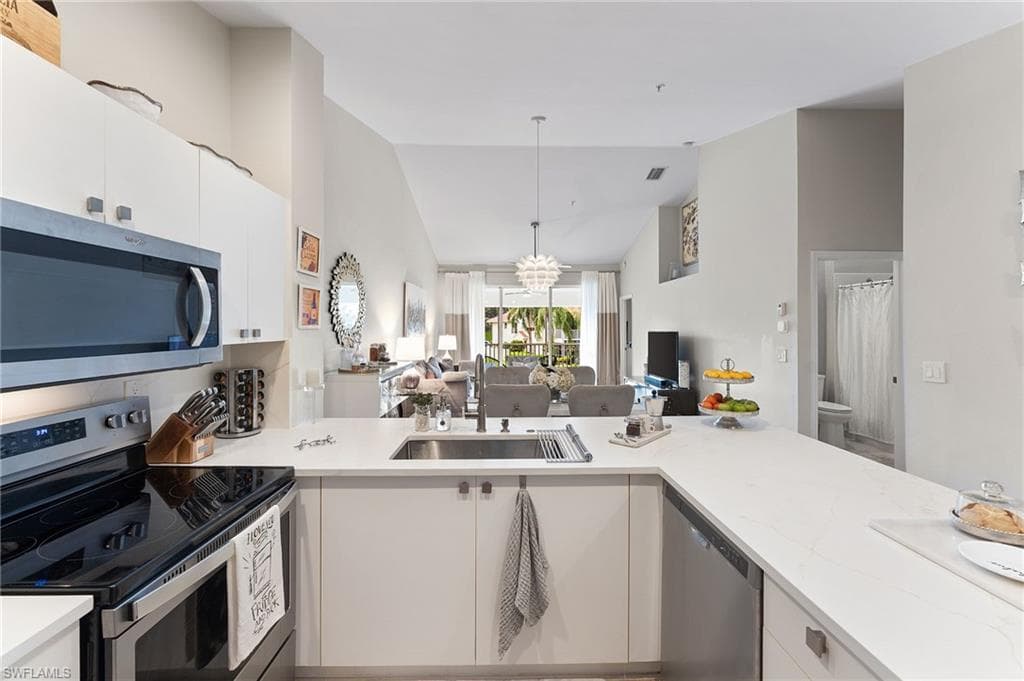 5045 Cedar Springs Dr 203, Naples, FL 34110-11