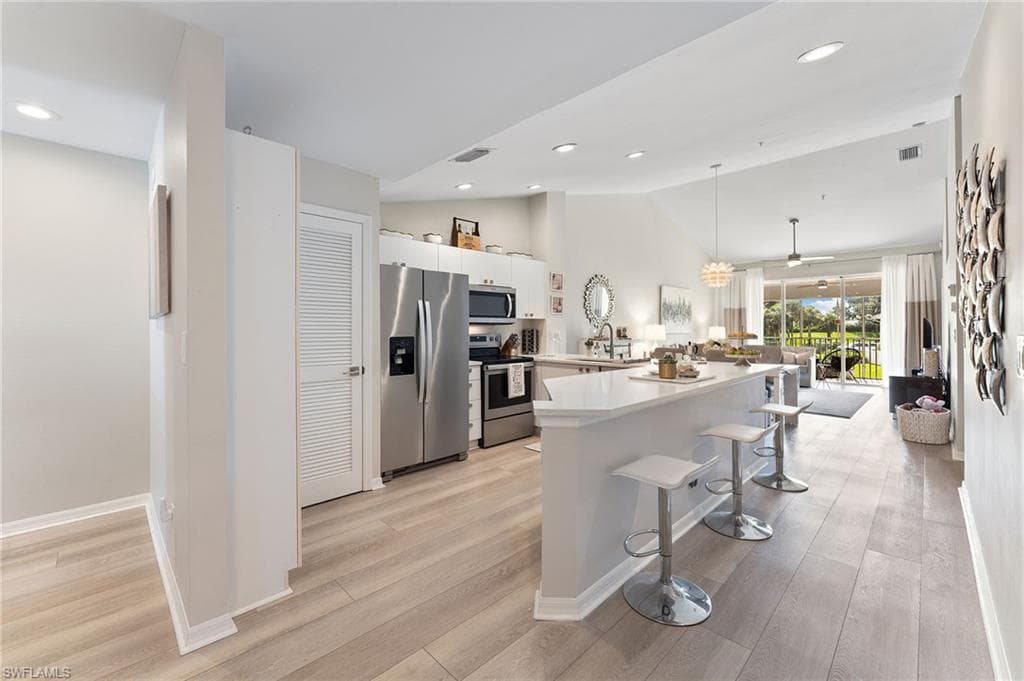 5045 Cedar Springs Dr 203, Naples, FL 34110-2