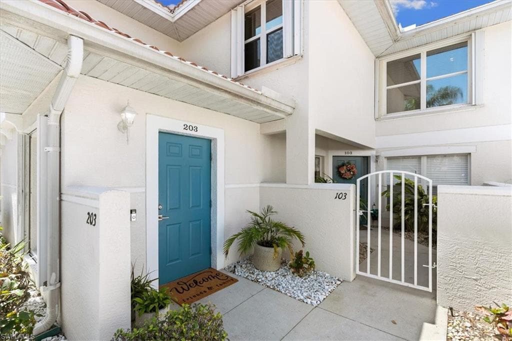 5045 Cedar Springs Dr 203, Naples, FL 34110-5