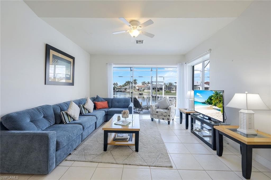 541 Hernando Dr, Marco Island, FL 34145-10