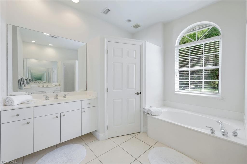 541 Hernando Dr, Marco Island, FL 34145-17