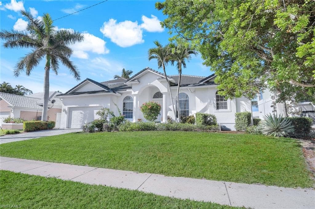 541 Hernando Dr, Marco Island, FL 34145-2