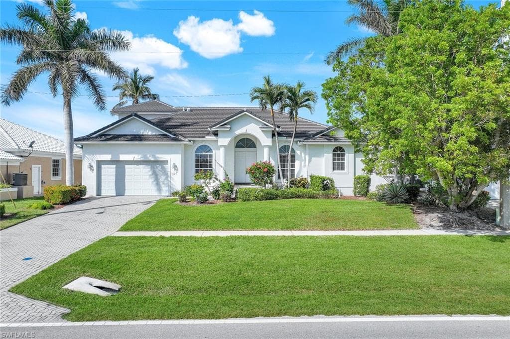541 Hernando Dr, Marco Island, FL 34145-3