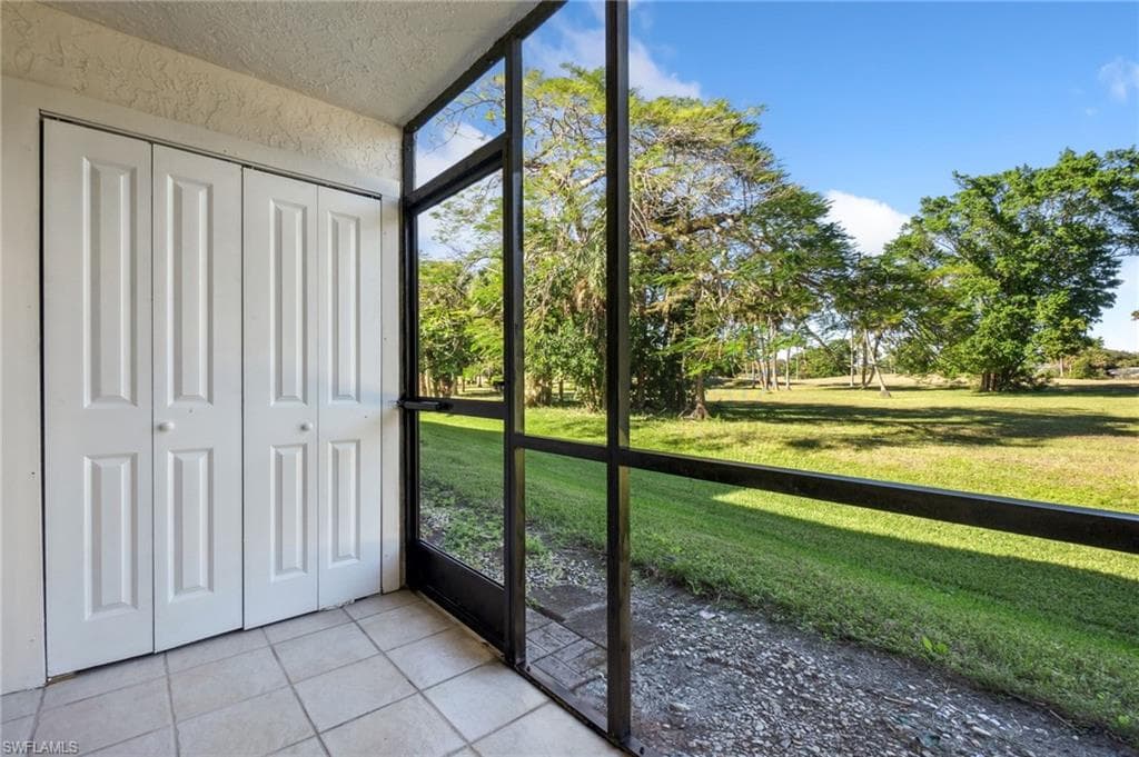 4198 27th Ct SW 106, Naples, FL 34116-11