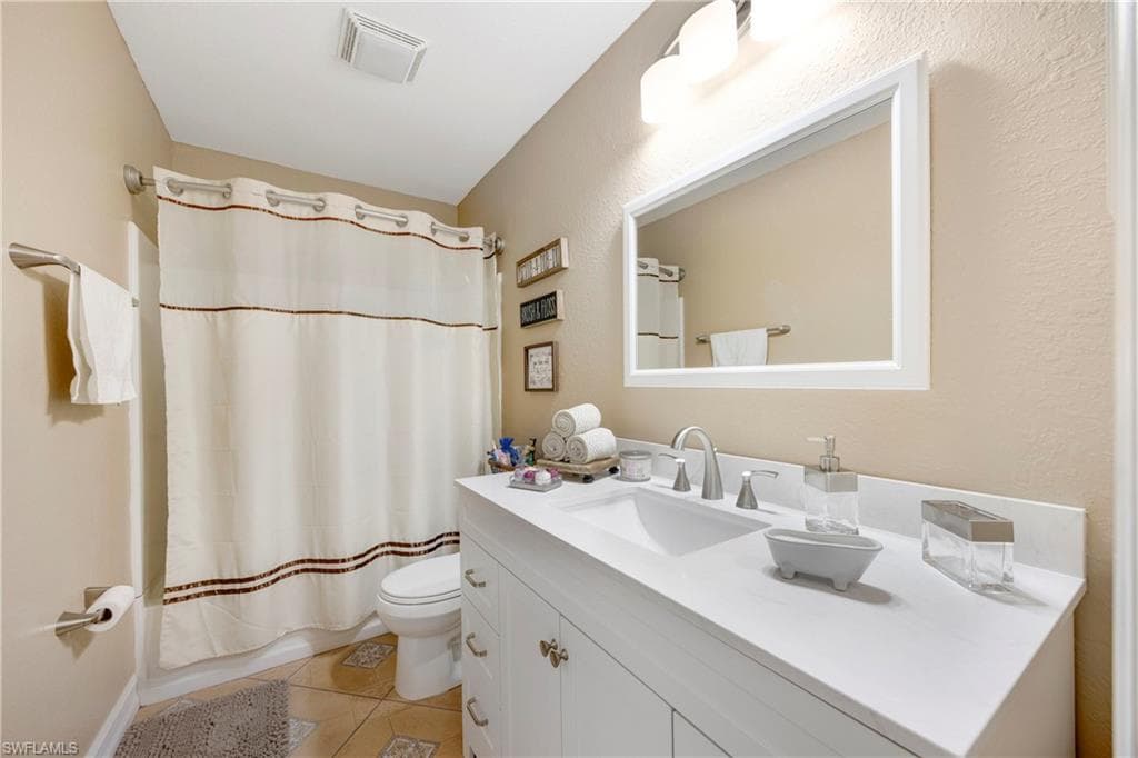 4160 29th Ave NE, Naples, FL 34120-30