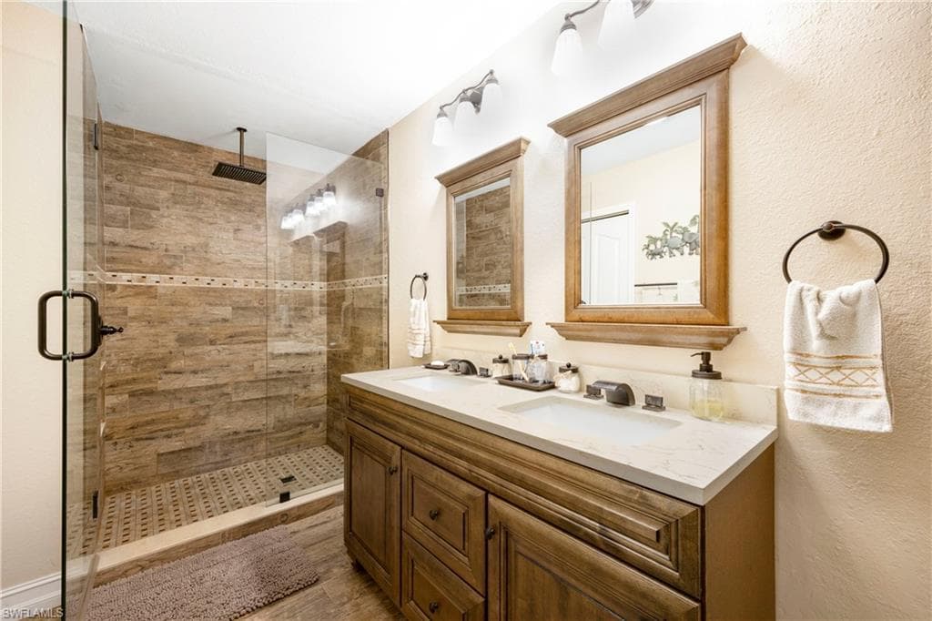 4160 29th Ave NE, Naples, FL 34120-33