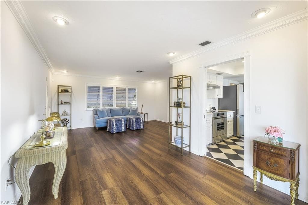 4460 Lakewood Blvd, Naples, FL 34112-9