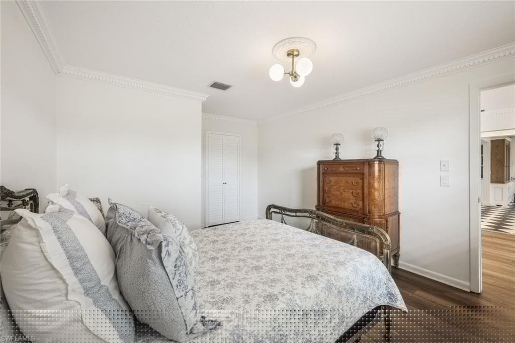 4460 Lakewood Blvd, Naples, FL 34112-22