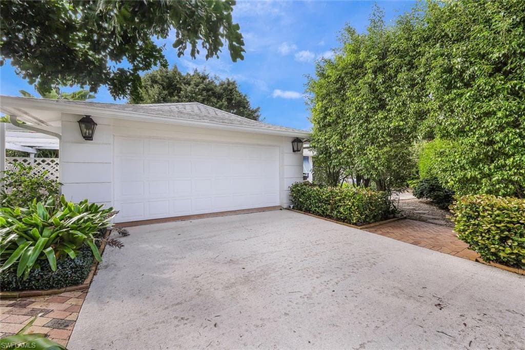 4460 Lakewood Blvd, Naples, FL 34112-6
