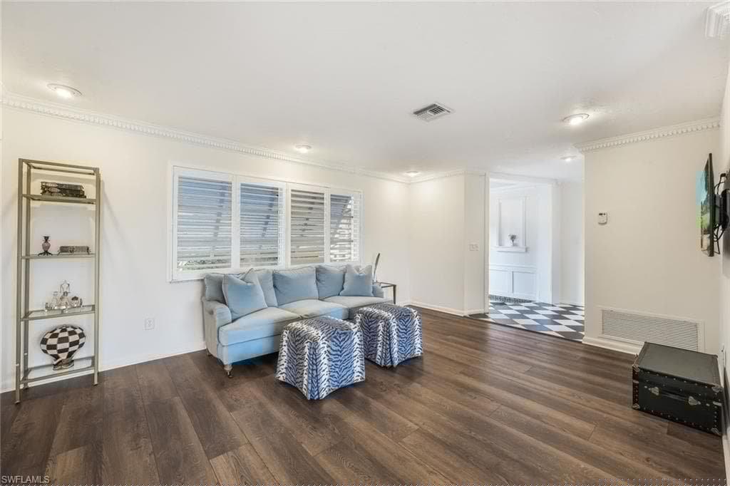 4460 Lakewood Blvd, Naples, FL 34112-8