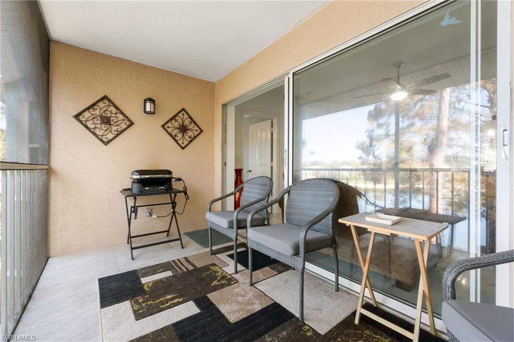 935 New Waterford Dr F-202, Naples, FL 34104-33