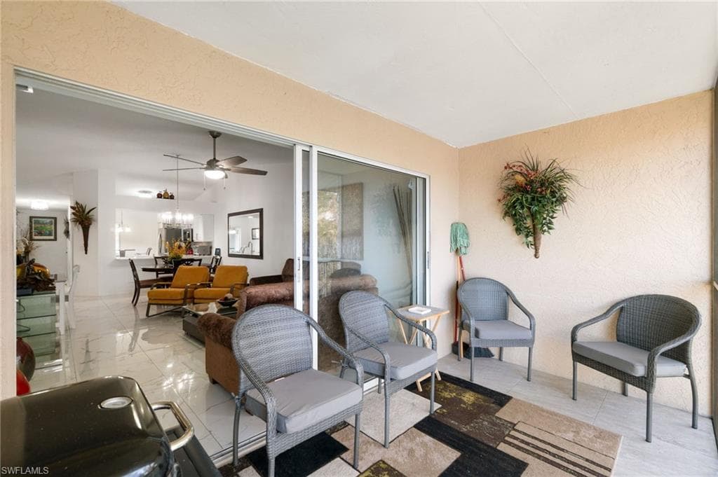 935 New Waterford Dr F-202, Naples, FL 34104-34
