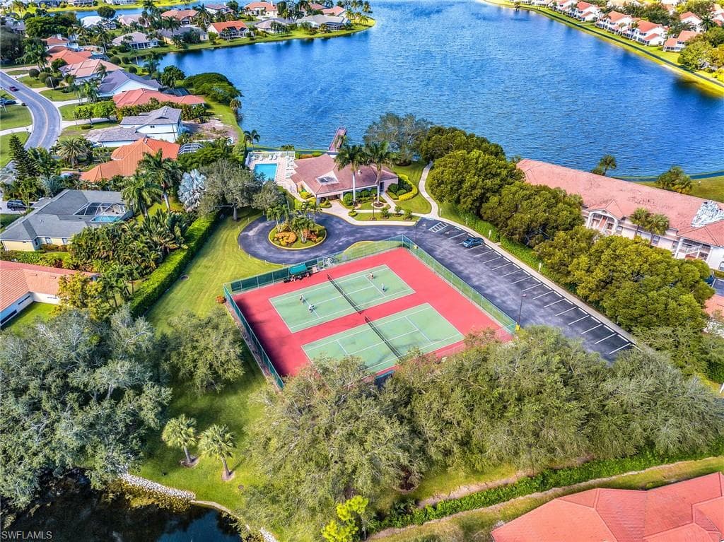 935 New Waterford Dr F-202, Naples, FL 34104-40