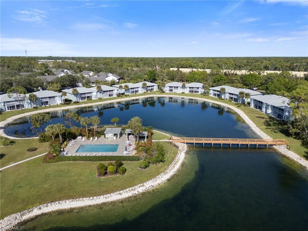 935 New Waterford Dr F-202, Naples, FL 34104-47