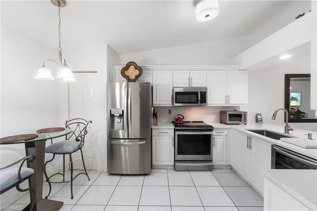 935 New Waterford Dr F-202, Naples, FL 34104-4