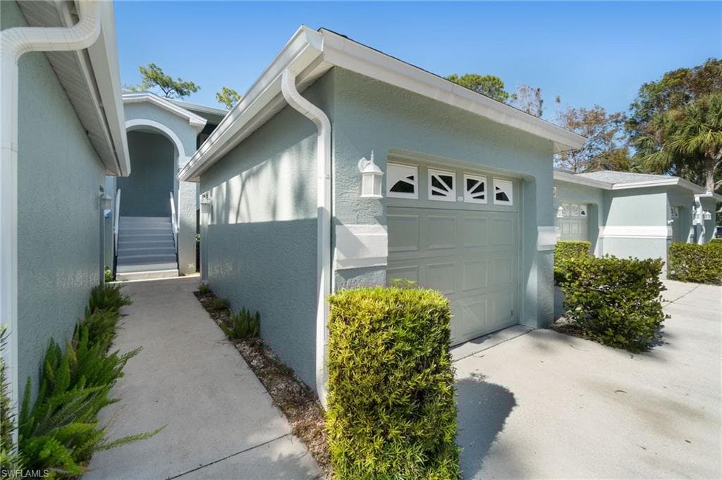 935 New Waterford Dr F-202, Naples, FL 34104-49