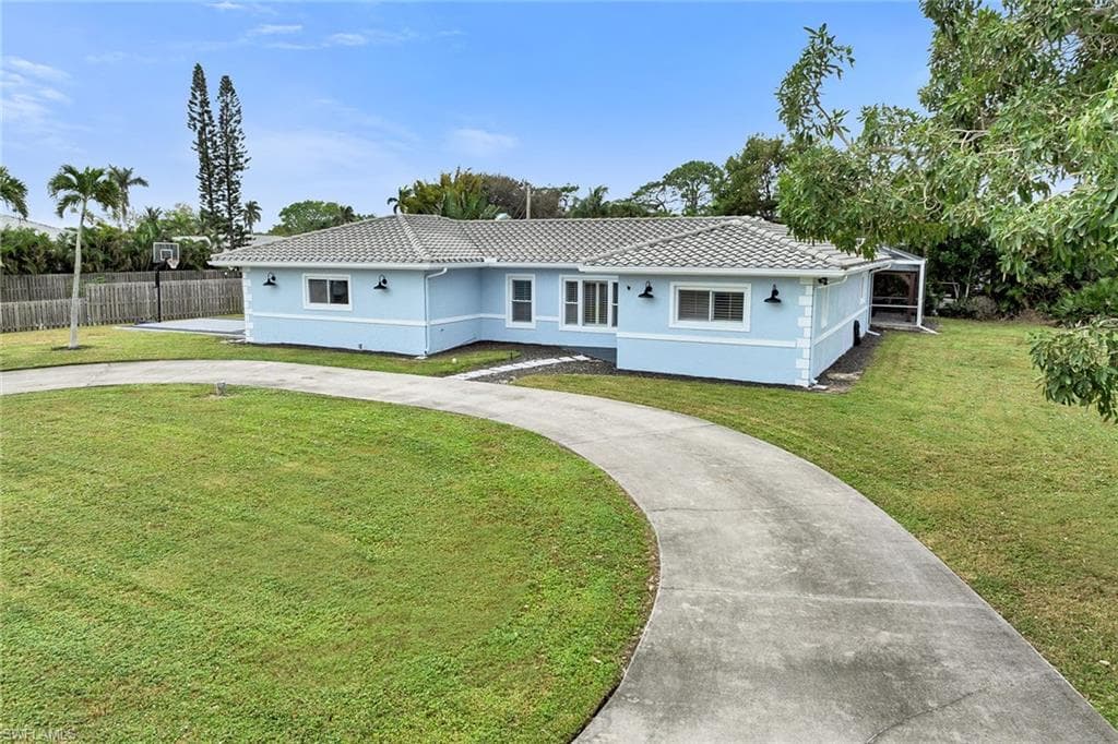 461 Quail Dr, Marco Island, FL 34145-2