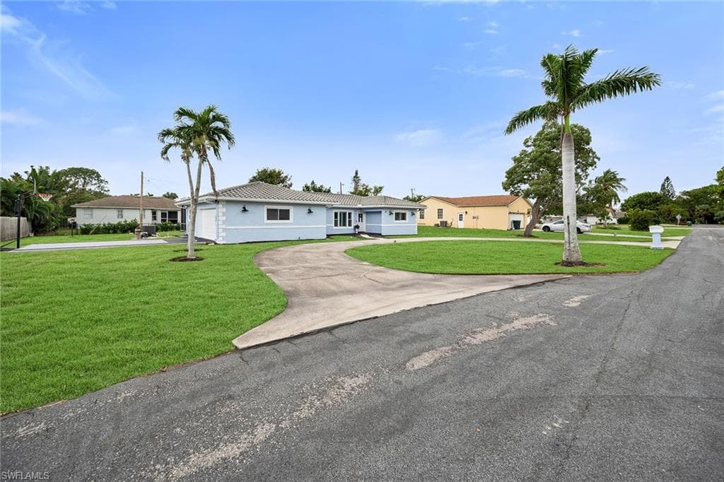 461 Quail Dr, Marco Island, FL 34145-44