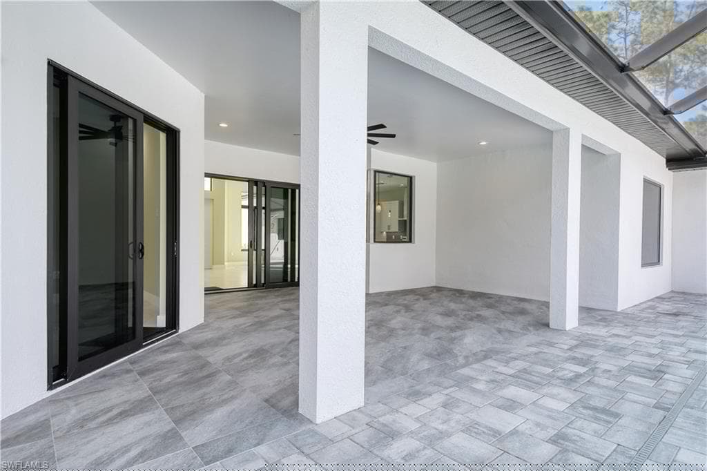 219 33rd Ave NW, Naples, FL 34120-10